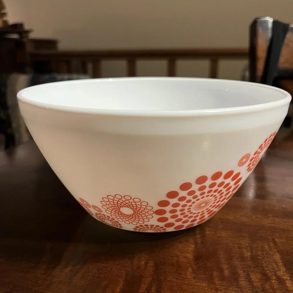 Pyrex Vintage Charm SPOT ON Mixing Bowls Set of 2 Orange White Medallion Dot